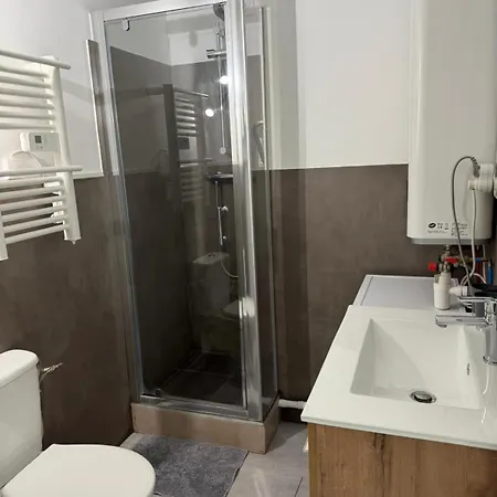 River - Joli 2 Pieces, Etage Eleve, Vue Sur Port Et Mer, Calme Et Proche Des Plages