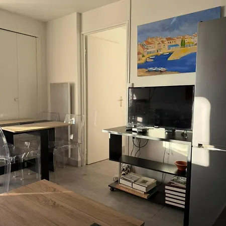 River - Joli 2 Pieces, Etage Eleve, Vue Sur Port Et Mer, Calme Et Proche Des Plages *
