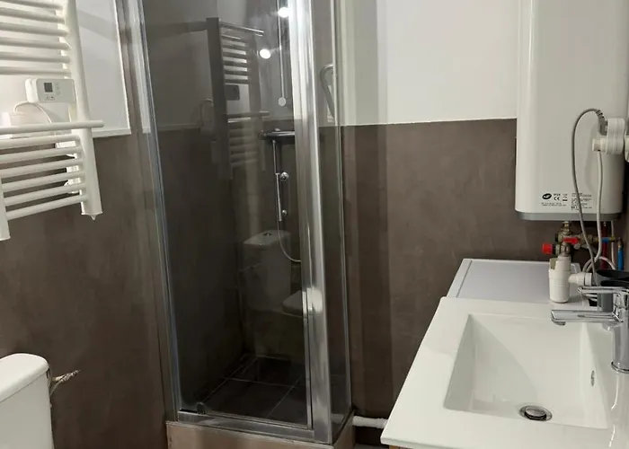 River - Joli 2 Pieces, Etage Eleve, Vue Sur Port Et Mer, Calme Et Proche Des Plages
