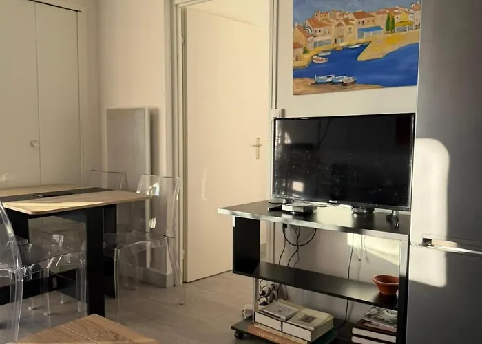 River - Joli 2 Pieces, Etage Eleve, Vue Sur Port Et Mer, Calme Et Proche Des Plages *